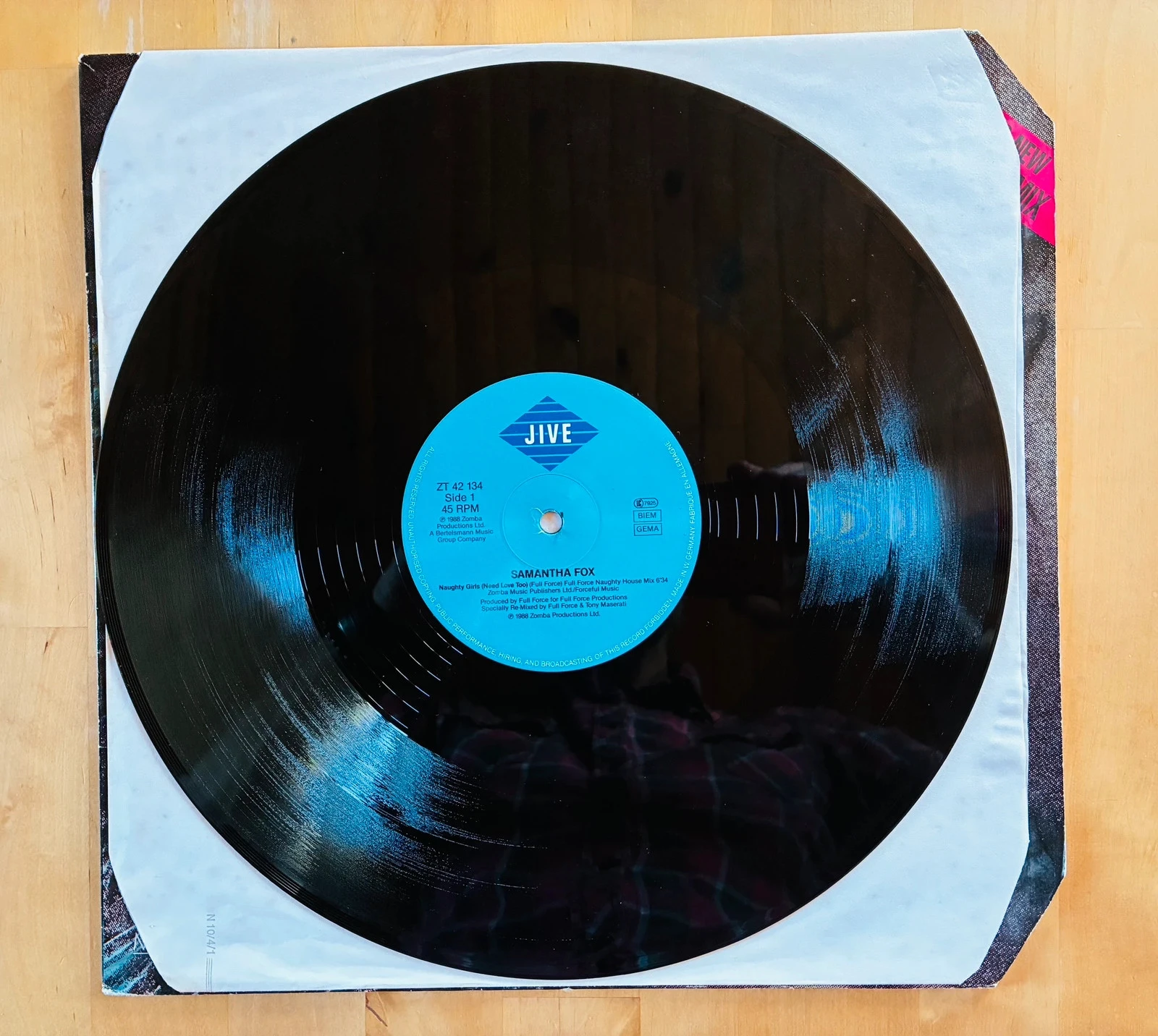 Maxi vinyl 45T Samantha Fox Naughty girls (need love too). – photo 3